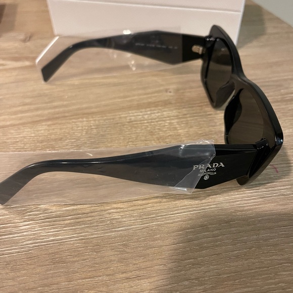 AUTHENTIC NEVER WORN PRADA GLASSES - Picture 4 of 6